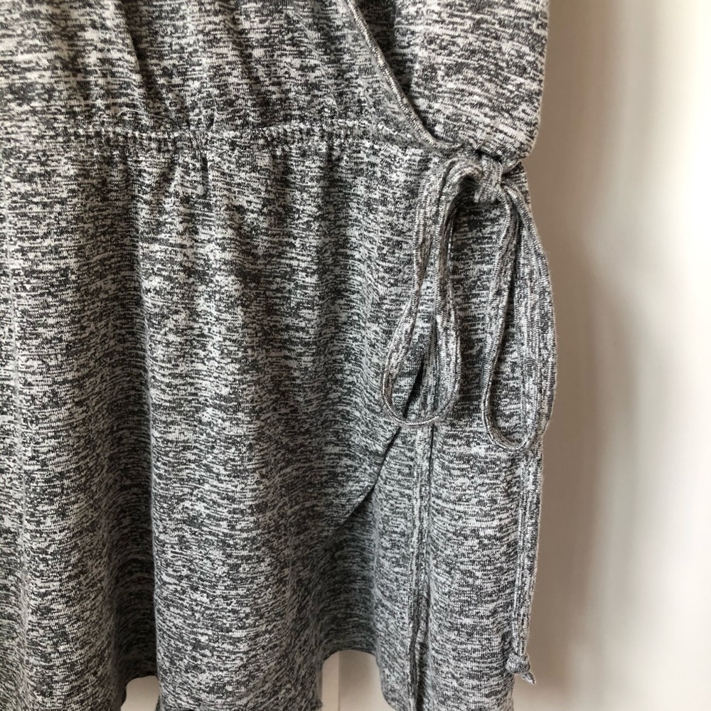 Gray Romper Wrap Style size medium new - Picture 2 of 4